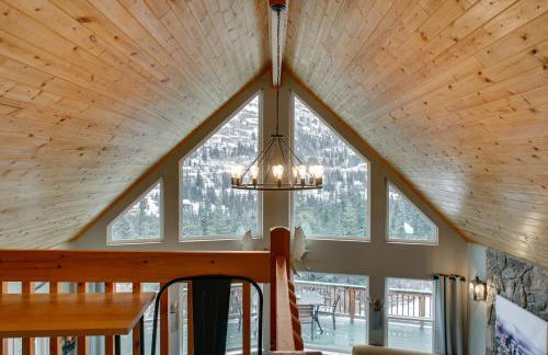Stunning Alaskan Getaway with River and Mtn Views - Foto 12
