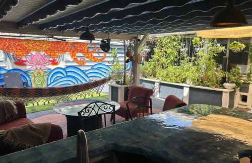 Artistic Retreat, King Suite with Private Balcony! - Foto 51