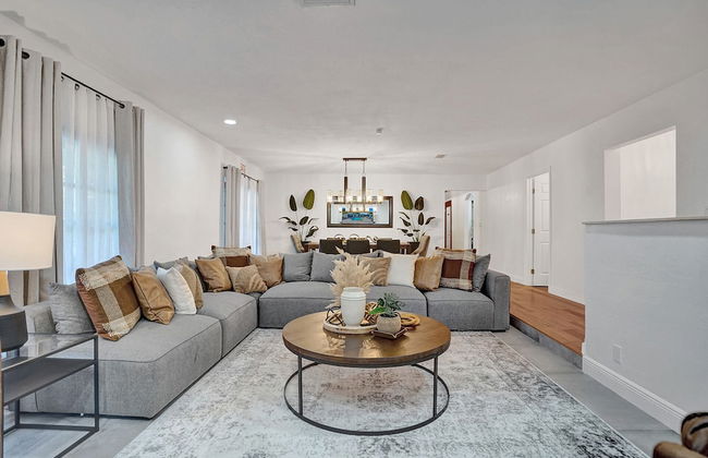 8BR Gem With Pool, Lake View & Tons of Amenities! - Foto 115