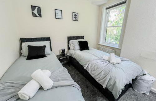 3 Bedroom House - Free Parking-Hospital-Contractors-Families - Long Stay Rates Available - Photo 4