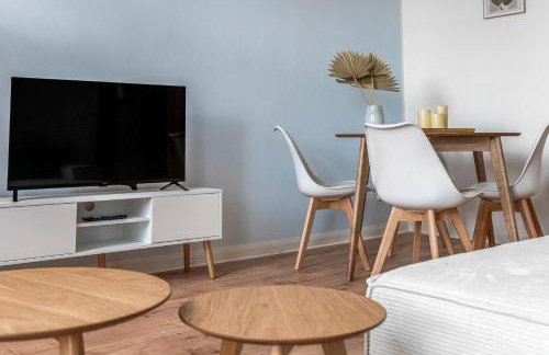 LeHaStays - Apartments Buckau 16a I Küche I Smart TV mit Netflix I toller Innenhof - Photo 32