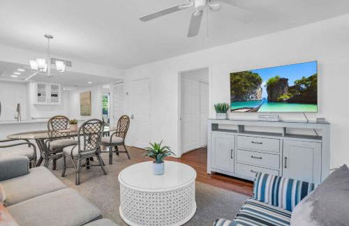 Corner Unit Updated And Near Lobby - Photo 13