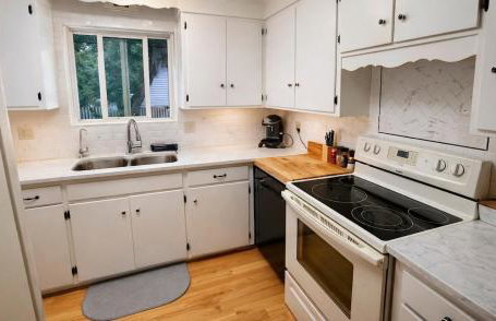 Spacious 4BR Retreat Near Idaho Falls Airport - Photo 3