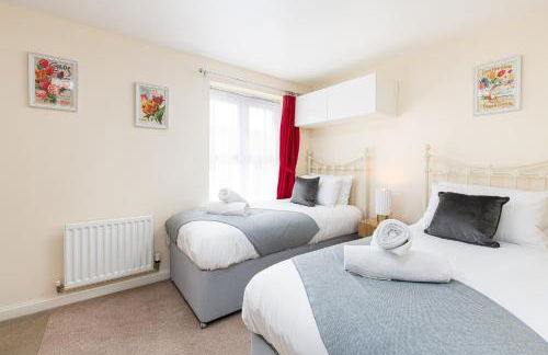 New Modern and Quiet 2Bed House by FabAccommodation - Foto 15