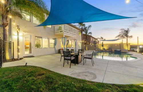 Sunset Crest - Home with stunning views, Pool, BBQ - Foto 13