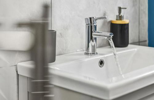 3-BR Luxe Cowes Cottage Harbour Views, Sleeps 6, with Private Garden - LONG TERM STAY WINTER SPECIAL OFFER AVAILABLE! - by Blue Puffin Stays - Foto 31