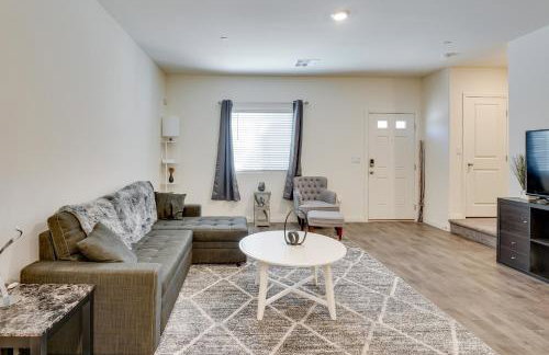 Inviting Henderson Townhome with Community Pool! - Foto 6