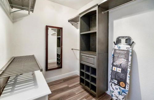 Spacious 4BR Home Perfect for Families - Foto 35