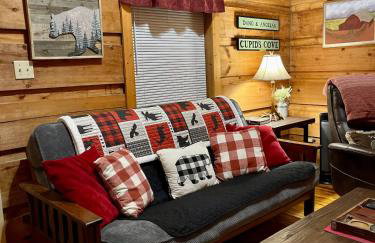 Romantic Log Cabin with Hot Tub near Cherokee National Forest, Tennessee - Foto 18