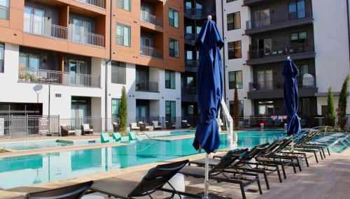 12 Min to Downtown with Pool, Balcony and Free Parking - Foto 5