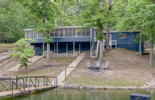 Dock and Screened Porch Lake of the Ozarks Getaway! - Foto 1