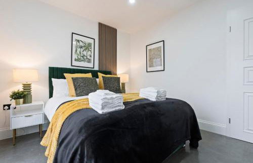 Beautiful Home, Free Parking For Large Groups Sleeps 10 Book Now! - Foto 31