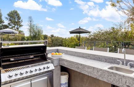 LA Hillside Retreat w Pool Views Fire Pit Outdoor Lounging Casa Bellagio by AvantStay - Foto 53