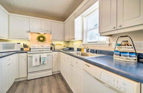 Oak Island Hideaway Hut about 1 Mi to Long Beach! - Foto 11