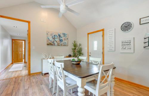 Private Hot Tub, Deck! Group Getaway in Friendship - Foto 10