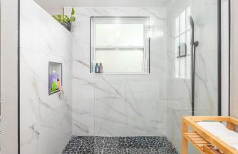 Charming 3BR Home Near DT with King Bed and Fire Pit - Foto 10