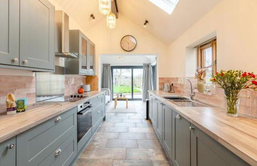 2 Bed in Thornford oc-h34504 - Photo 1