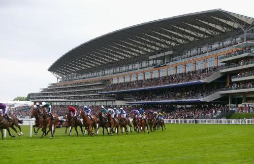 ENTIRE LUXURY yacht 70sqm Oyster Fund - Quiet and relaxing - 2 double bedrooms both en-suite - HEATING - sleeps up to 4 people - moored on our Private Island - nearby LEGOLAND THORPE PARK ASCOT RACES WENTWORTH LONDON Lapland UK -NO Parties - - Foto 44