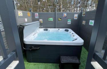 Tigers Wood - 2 bed hot tub lodge with free golf, NO BUGGY - Foto 30