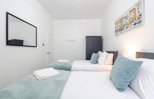 Newly Renovated 4BR House with lots of amenities - Foto 56