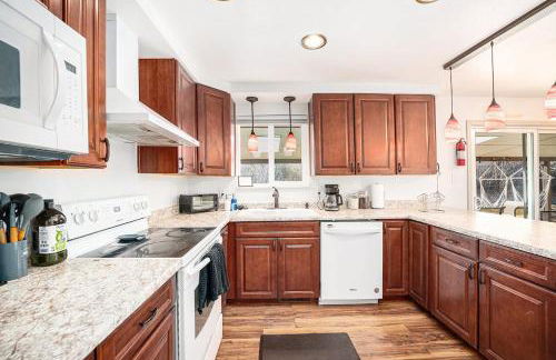 DenverRed Rocks 6BR Sleeps 14 Hot Tub - Foto 22