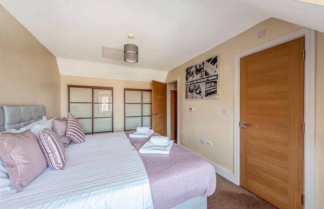 London Heathrow Living Holywell Serviced Houses - Photo 32