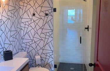 City Loft Escape with River Views! By Hollyhock - Foto 20