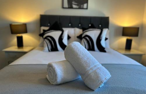 Dovefield House - Modern 3 Bed Home from Home - Alton Towers, Uttoxeter Races - Foto 1