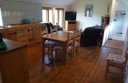 Hazel Barrow Farm Cottage - Photo 5