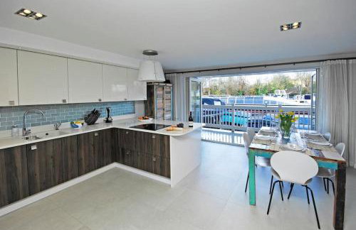 The Oars - Riverfront Property - From 300 Per Night - Foto 36