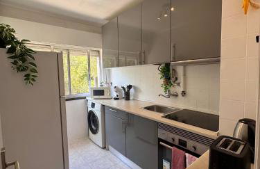 2BR Estoril Apartment - Near Estoril Beach & Cascais - Sleeps 4 - Foto 4