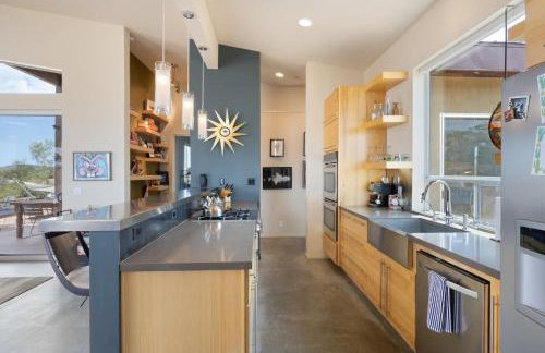 Jackalope Junction-Pool, Hot Tub, Fire Pit, BBQ & Desert Views! home - Foto 4