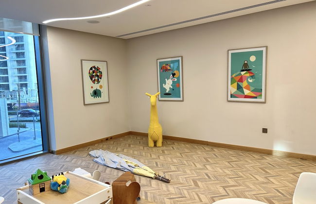 Elegant Stay: Balcony & Stunning Dubai Creek Views - Photo 31