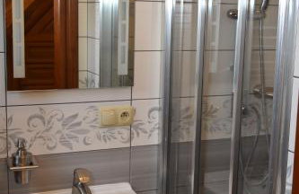 Dom z widokiem na jezioro i domek nad jeziorem - Foto 7