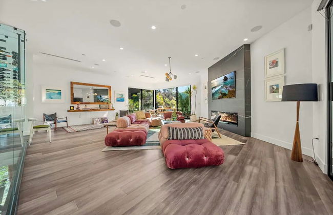 Willow Glen - Hollywood Hills Multi-level Villa With Theater & Pool - Photo 48