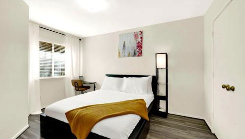 Downtown 3BR Near NRG Stadium - Photo 2