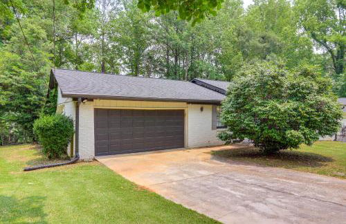 Deck and Game Room Family Home in Stockbridge! - Foto 39