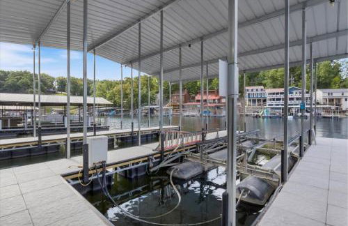 Beautiful Lake Front Home with Private Dock In Lick Branch Cove - Foto 42