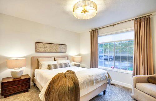 Near Shops and Cafes Beaverton Haven with Luxe Decor! - Foto 23