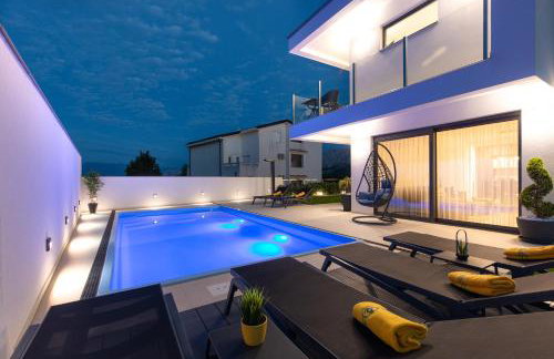 Villa Supernus II with Heated Pool - Photo 39