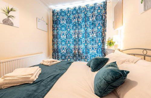 Spacious home in Newcastle Under Lyme with Parking - Foto 13