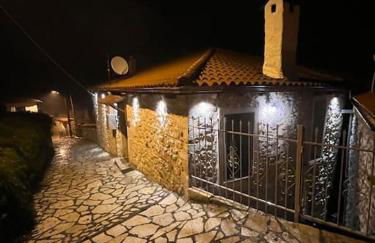 Dandy Villas Dimitsana - a family ideal charming home in a quaint historic neighborhood - 2 fireplaces for romantic nights - Foto 12