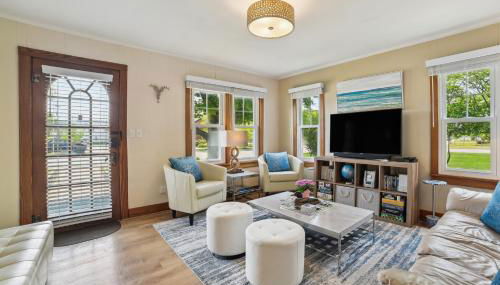 Boyne City Cottage Walk to Downtown and Lake! - Foto 4