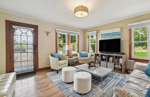 Boyne City Cottage Walk to Downtown and Lake! - Photo 4