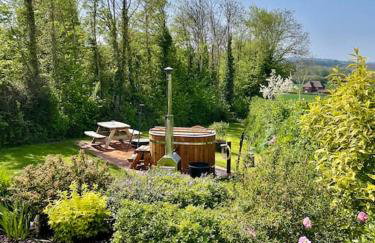 Elmhut Shepherd's Hut with Hot Tub - Foto 20