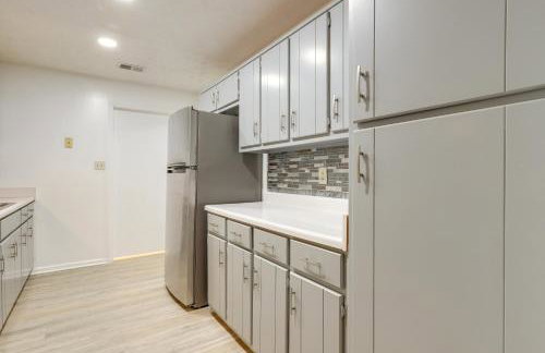 Artistic Escape in Fayetteville! Cozy Couples Apt - Foto 13