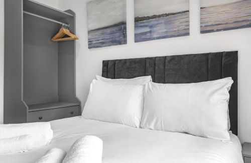 Spacious 4 Bedroom Home, Prime Location, Parking - Photo 19