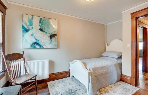 Spacious Home in Ramsay: 9 Smart TVs + Pool Table! - Foto 27