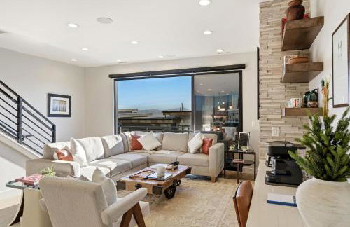 Luxury Hideout w Hot Tub Steam Shower - Photo 2