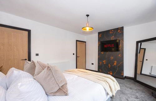 Midnight Manor Cinema Room, Fast WiFi, Ideal for Short & Long Stays - Foto 25